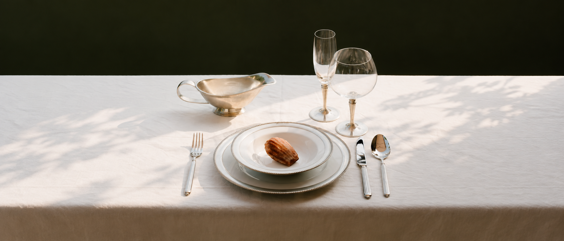Tableware arranged in a calm everyday setting