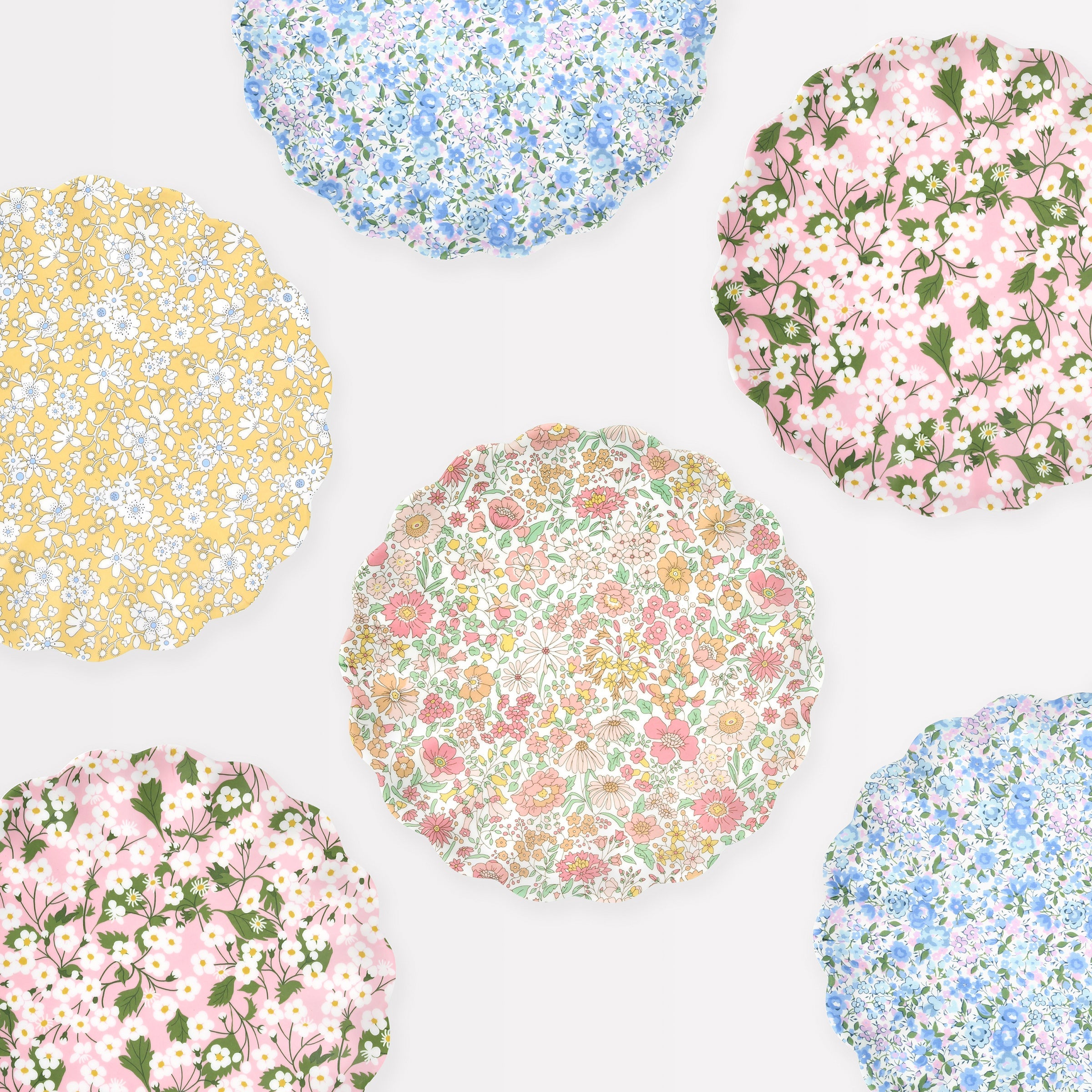 Scalloped Floral Melamine Party Plates, Set of 4 - Image 6