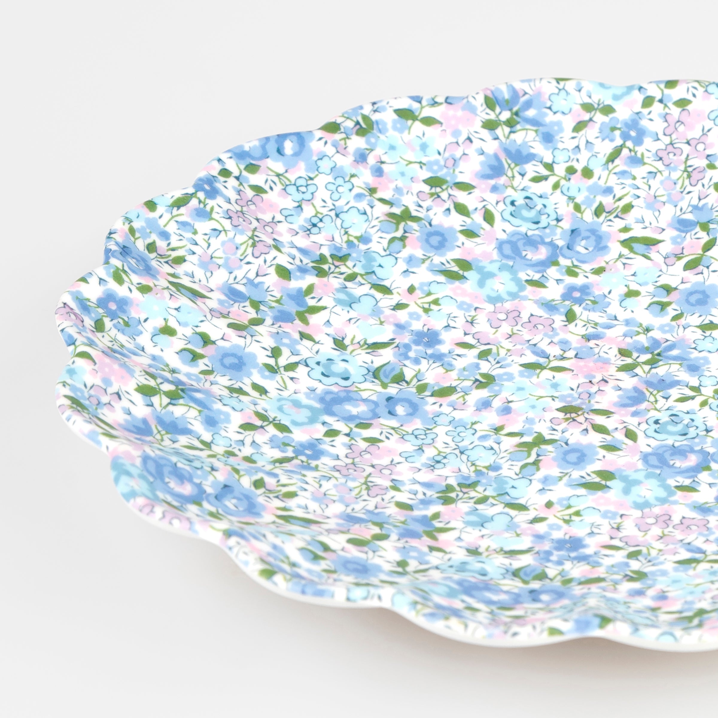 Scalloped Floral Melamine Party Plates, Set of 4 - Image 8